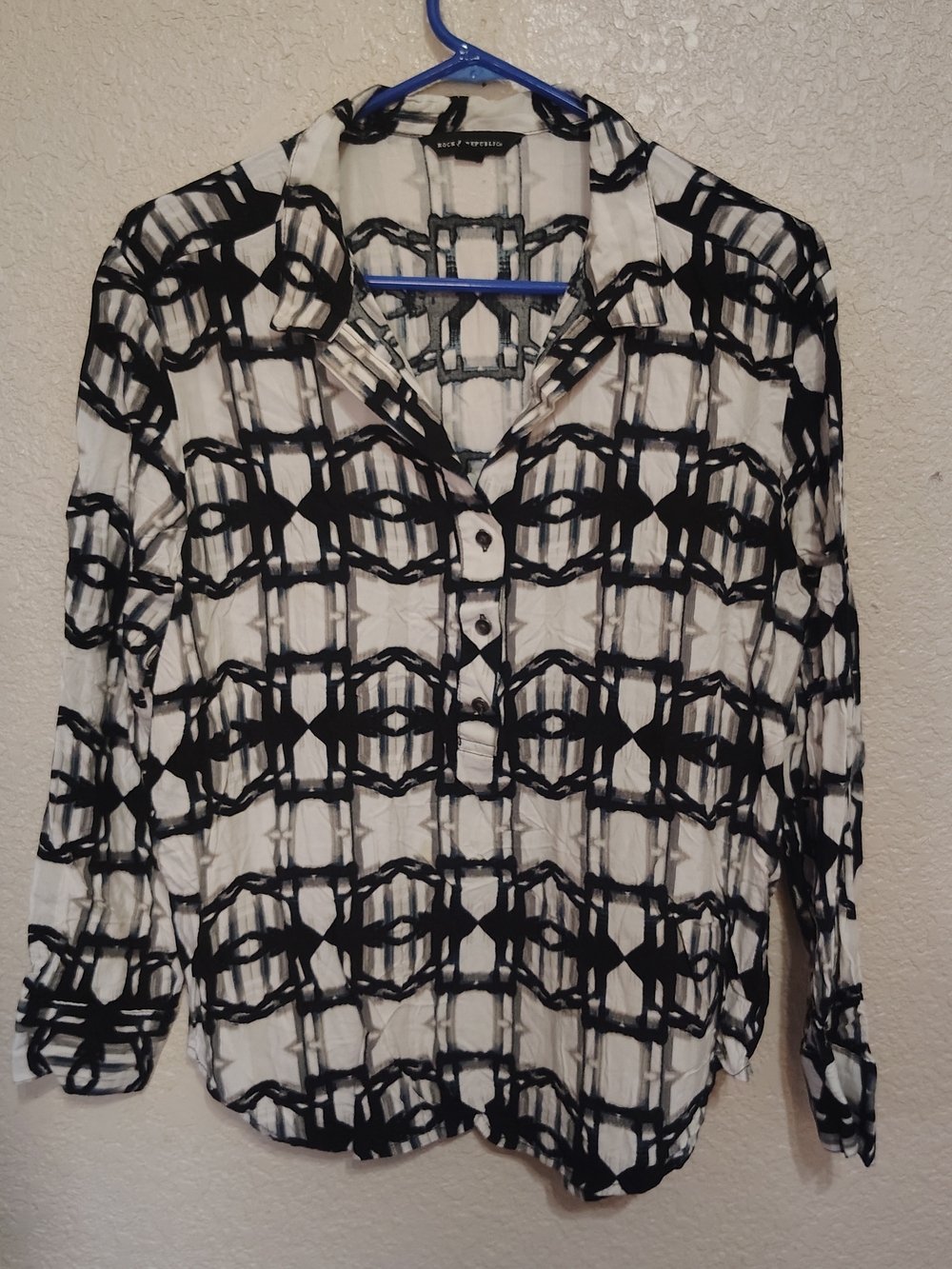 Rock & Republic Black and White Geometric Button-Down Shirt